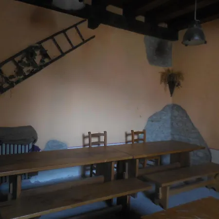 Podesteria Di Gombola Hostel Polinago