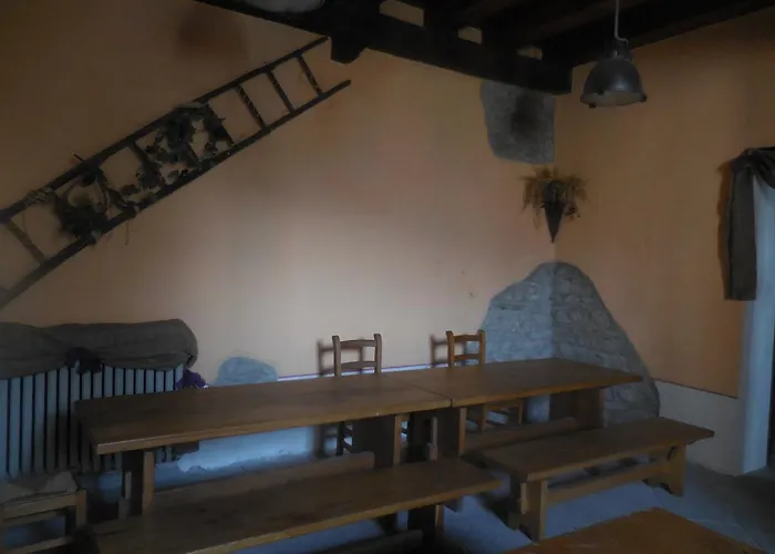 Podesteria Di Gombola Hostel Polinago