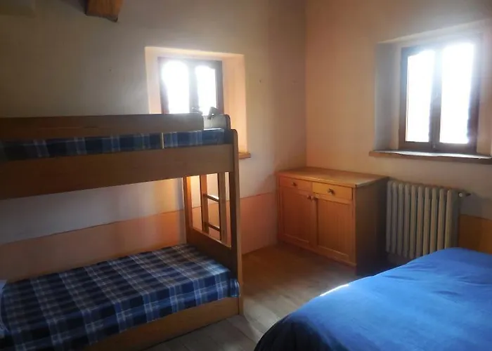 Podesteria Di Gombola Hostel Polinago